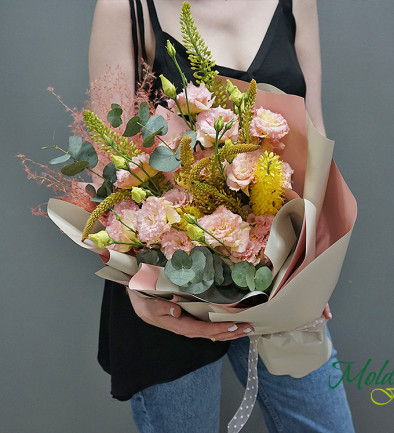 Powder-colored eustoma and eremurus bouquet photo 394x433